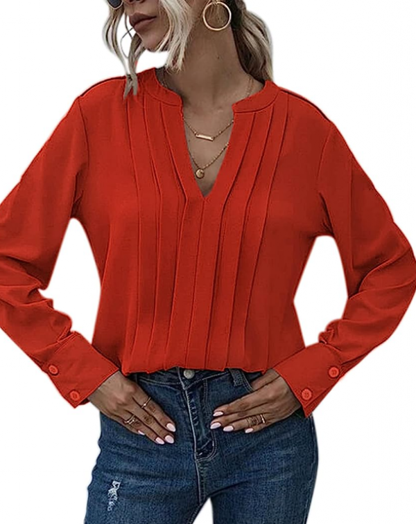 Kemeja kerja dengan kerah berleher rendah dan potongan V